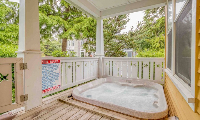 Lincoln Beach House | 4-Bedroom Charming Craftsman Cottage Fronts Bella Beach Park