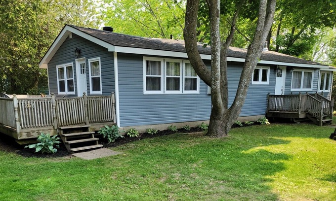Southampton Cottage | 4 Bedroom Cottage - steps to beautiful Southampton Beach
