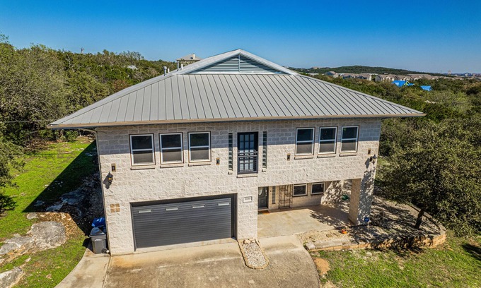 Wetmore House | 4-Bedroom Country Home in the Heart of San Antonio's Hills-n-Dale Neighborhood!