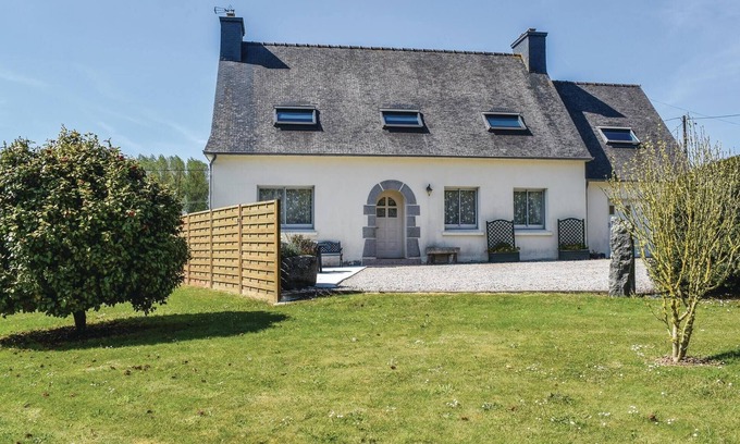 Ploubezre House | 4 bedroom cozy home in Ploumilliau