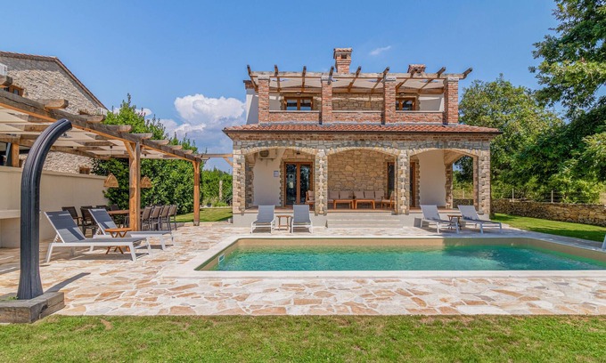 Cabrunici House | 4 bedroom cozy home in Cabrunici