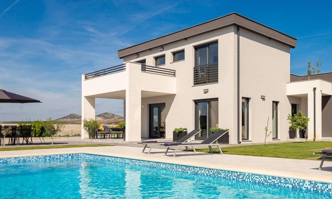 Pakostane House | 4 bedroom cozy home in Vrana