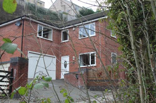 Wrexham House | 4 Bedroom Detached Holiday home with Hot Tub