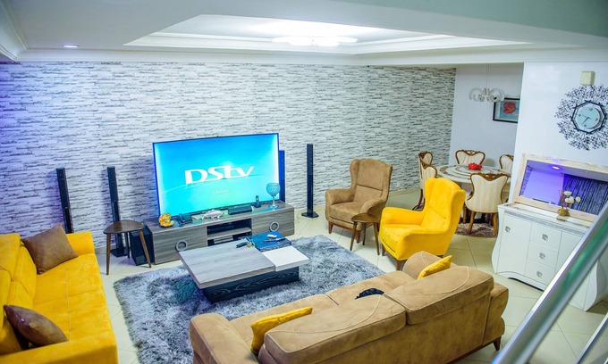 Gwarinpa Estate House | 4 Bedroom Duplex, 24Hrs Electricity & Security, Unlimited WIFI/Pool/Garden & Gym