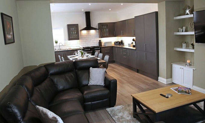 Heworth Apartment | 4 Bedroom Duplex Apartment over 2 floors sleeps 8,
