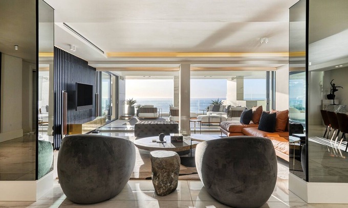 Victoria and Alfred Waterfront Villa | 4 bedroom en suite - Aurum Presidential with a drive. Prestigious streetn