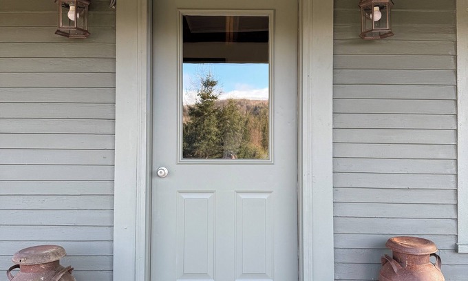 East Haven Other | 4-bedroom farmhouse near Burke Mtn and Kingdom Trails with WiFi