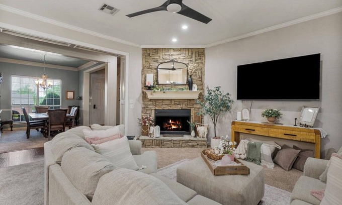 Bixby House | 4-Bedroom, Game Room, BBQ Grill, and Pool
