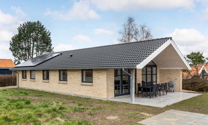 Bog By House | 4 bedroom gorgeous home in Bogø By