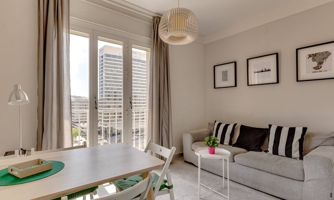Sants Apartment | 4 Bedroom High-Rise Fira Montjuic Plaza Espanya Apartment. Amazing views!