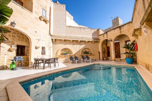 Xewkija House | 4 Bedroom Holiday Home with Private Pool