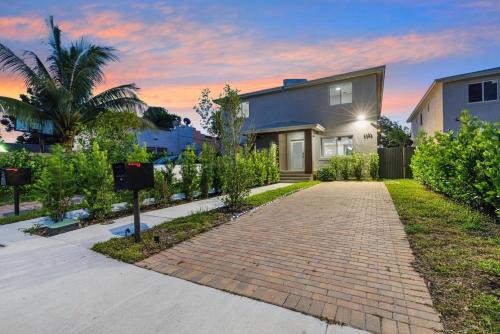 Little Haiti Apartment | 4 Bedroom Holiday Retreat BBQ Marketplace