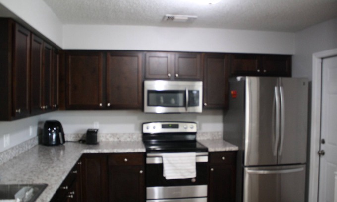 Deltona Lakes House | 4 Bedroom Home 30 min from Daytona with King Size Bed and onsite Laundry room!