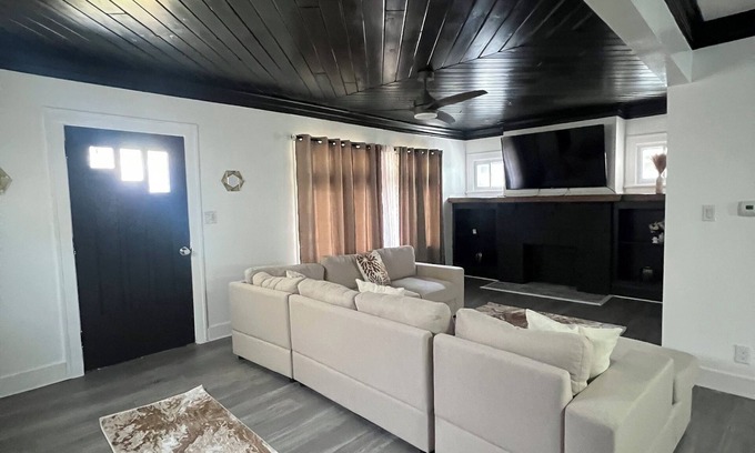 Old Brooklyn House | 4-bedroom home away from home in the heart of Cleveland