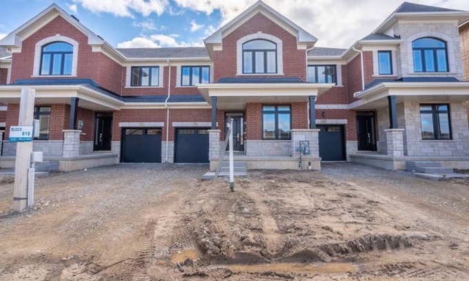Watertown House | 4 bedroom home backing onto pond- sleeps 8