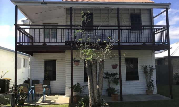 Rockhampton House | 4 bedroom home. Close to restaurants,fast food, shopping and hospital