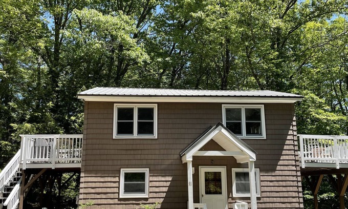 Bridgton House | 4 bedroom home in Bridgton, Maine. 3 min to Pleasant Mtn. 2 min to Moose Pond.