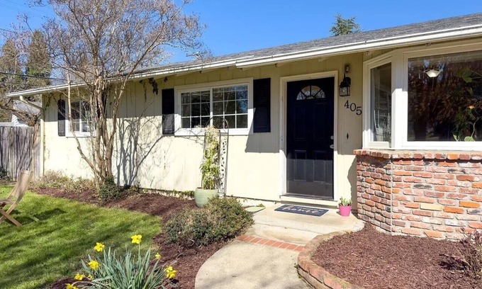 Jacksonville House | 4 Bedroom Home in the Heart of the Historic- Jacksonville, OR