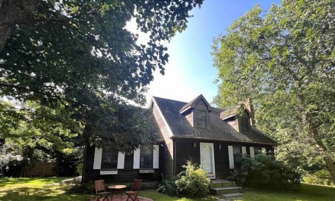 West Tisbury House | 4 Bedroom Home in the HEART of MV