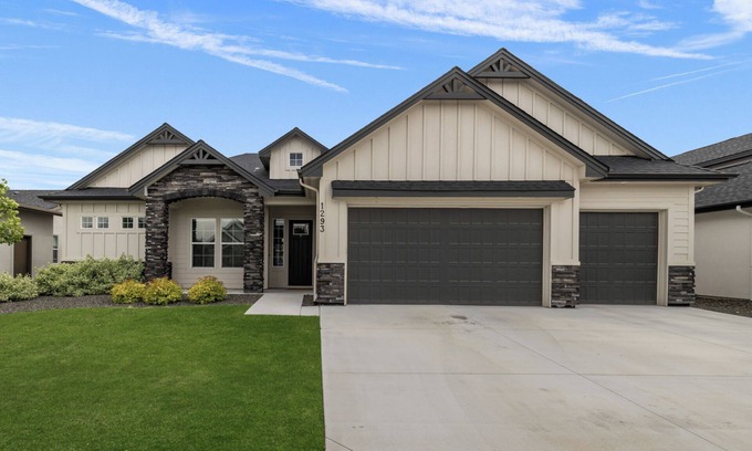 Nampa House | 4-bedroom home Nampa 83686, Relocations, Corporate