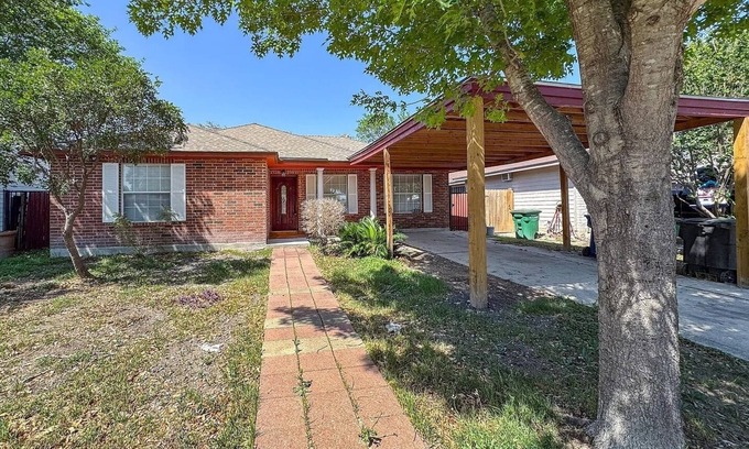 Southside House | 4 Bedroom Home Near Missions & Riverwalk