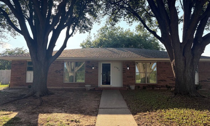 Wichita Falls House | 4 bedroom home right across from Weeks Park Golf course!