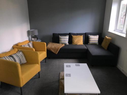 Ashton-under-Lyne House | 4 Bedroom Home Tameside Grt Manchester Sleeps 7