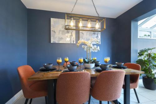 Gloucester House | 4 Bedroom Home with Hot Tub near Gloucester City