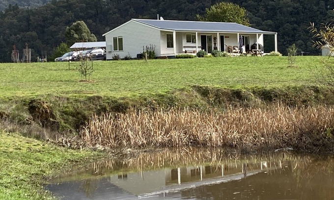 Jamieson House | 4 bedroom home with Private River Frontage!