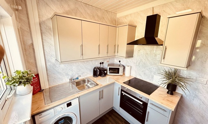 Alvaston House | 4 Bedroom House 2 Bathroom - Derby -Close To R/R