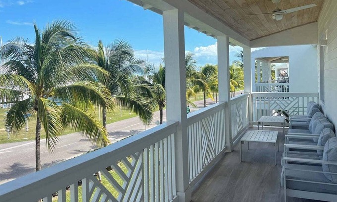 Port New Providence House | 4-bedroom house in delightful Nassau with WiFi, fitness room, AC - PALM CAY