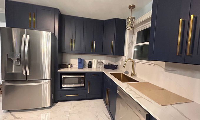 Kenner - Louis Armstrong International Airport House | 4-bedroom house in fabulous Metairie with AC, WiFi. Enjoy your stay
