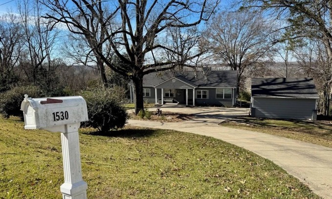 Vicksburg House | 4-bedroom house in historic Vicksburg with AC, WiFi, Pet friendly.