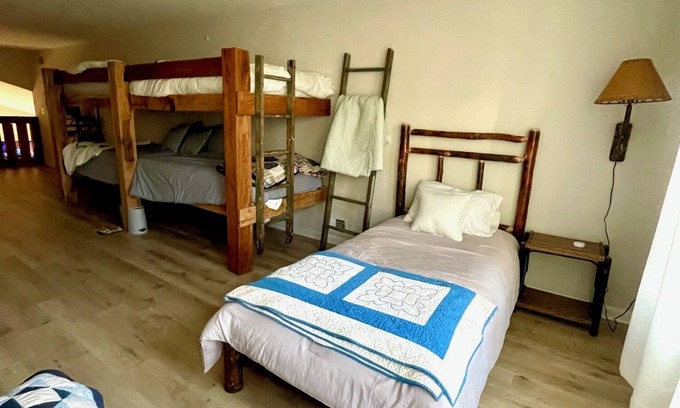 Benezette House | 4-bedroom house in lovely Benezette with AC, WiFi. Enjoy your stay