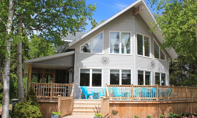 Stanhope Cottage | 4-bedroom house in Stanhope - walk to the beach!