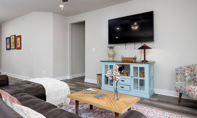 Independence House | 4-bedroom house in superb Independence with AC