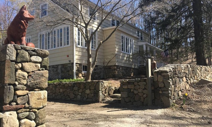 North Salem House | 4-bedroom house in peaceful North Salem with WiFi, AC, fitness room