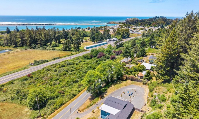 Smith River House | 4-bedroom house in Smith River near the beach, fishing, and Redwoods