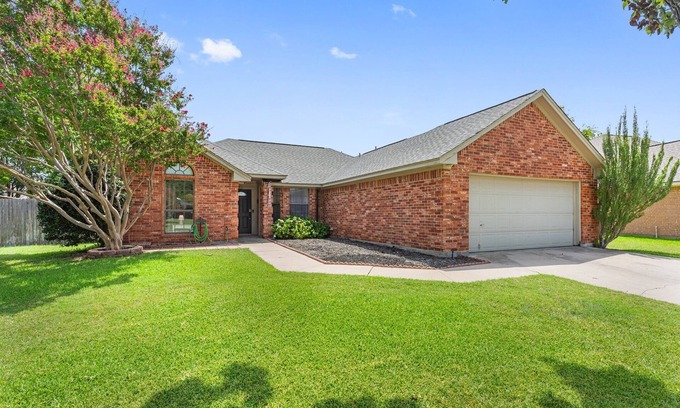 Westlake House | 4-bedroom house in superb Trophy Club with Backyard, W/D, Pets!