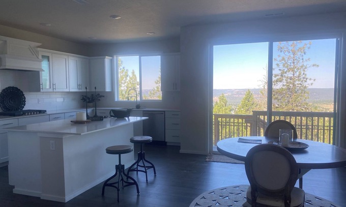 Spokane House | 4-bedroom house in wonderful fivemike Spokane with WiFi, AC close to down town