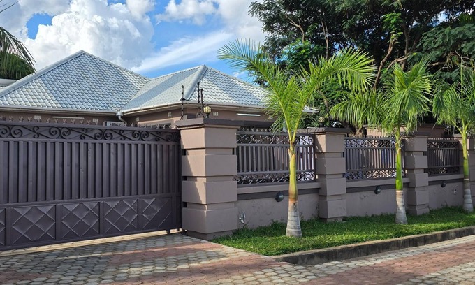 Livingstone House | 4-bedroom house in fantastic Livingstone with AC