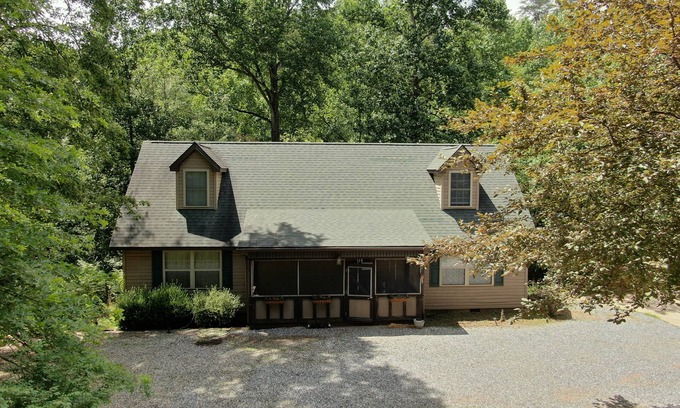 Lake Lure House | 4 Bedroom House (Sleeps 10) All the Amenities of Rumbling Bald Resort!