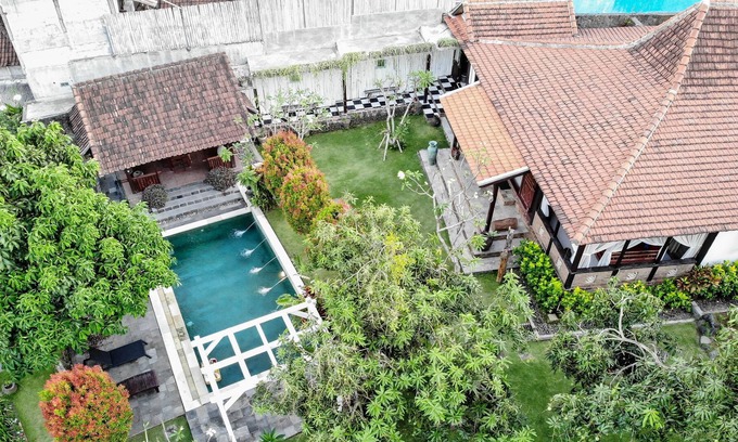 Dalung Villa | 4 Bedroom Joglo Home, Large Garden, Swimming Pool, Housekeeping staff