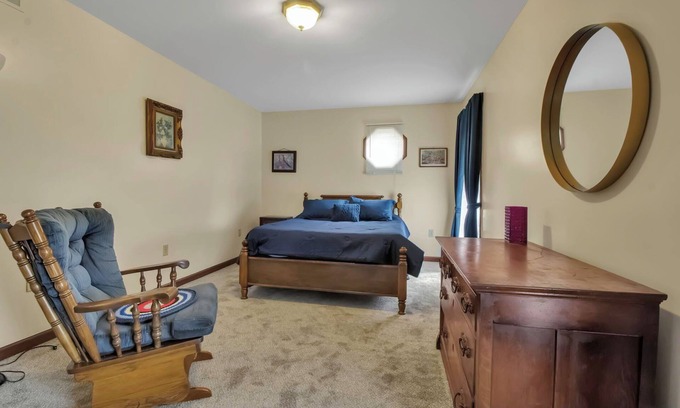 Albion House | 4-bedroom, living room, dining room, kitchen, game and family room, WiFi,