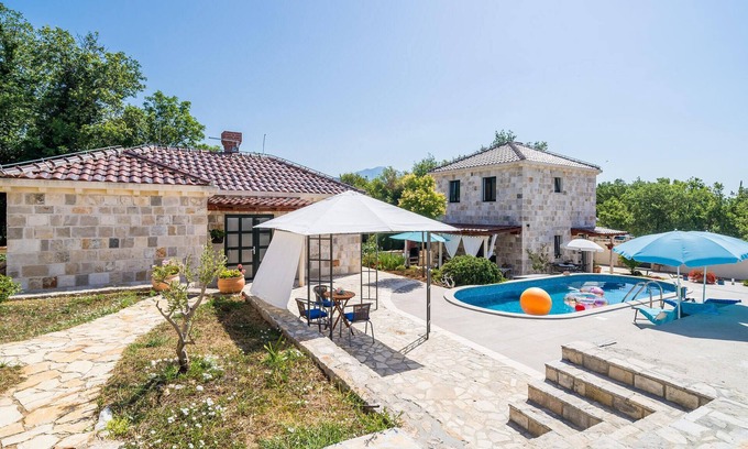 Mocici House | 4 bedroom lovely home in Cilipi