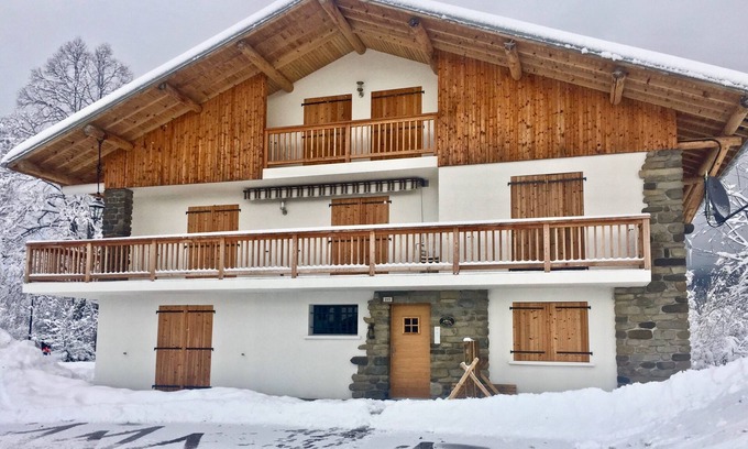 Les Carroz-d'Araches Apartment | 4 Bedroom Luxury Apartment, Les Carroz D'Araches. Wifi, Sauna, Parking & Garage