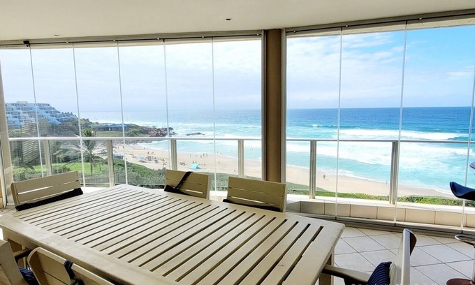 Margate Apartment | 4 Bedroom Luxury Apartment On the Beach. Spacious with breath taking sea views.