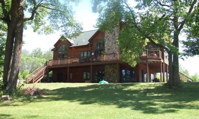 Remer House | 4- Bedroom Luxury on Two Lakes and 32 Private Acres