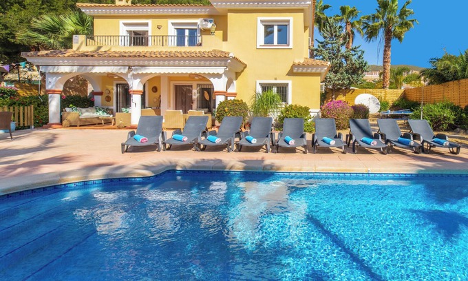 Hoya de los Patos Villa | 4 Bedroom Luxury Villa with 15m Private Pool for Up-To 10 Guests