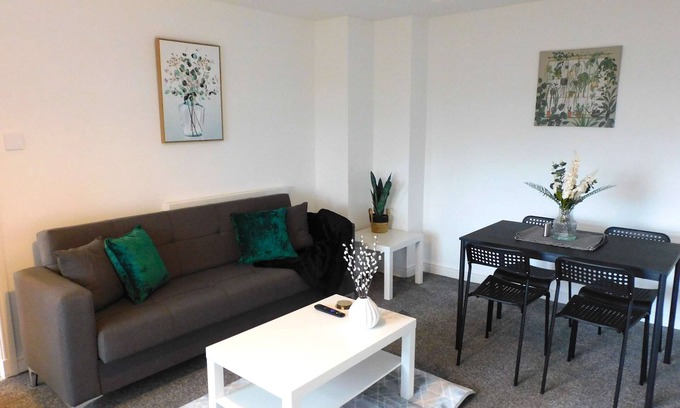 East Kilbride House | 4 Bedroom, Newly Refurbished Home in East Kilbride